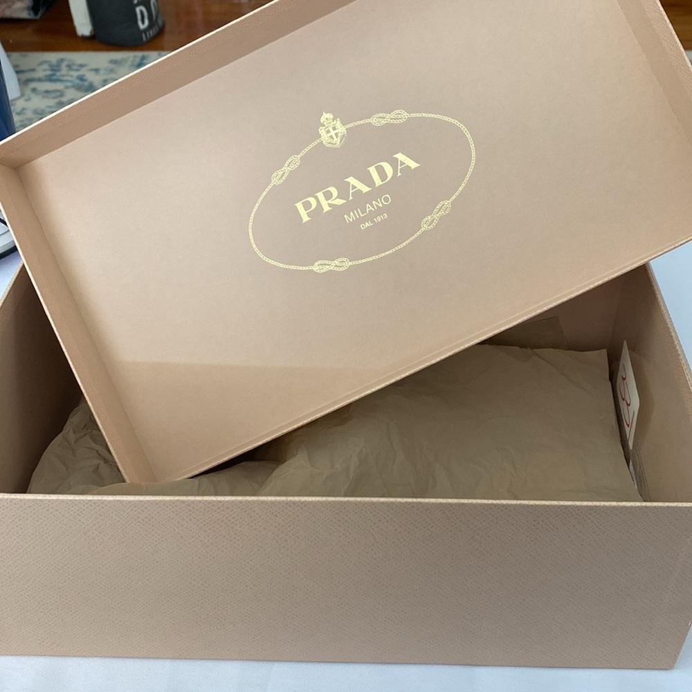 Prada Box - Picture 3 of 3
